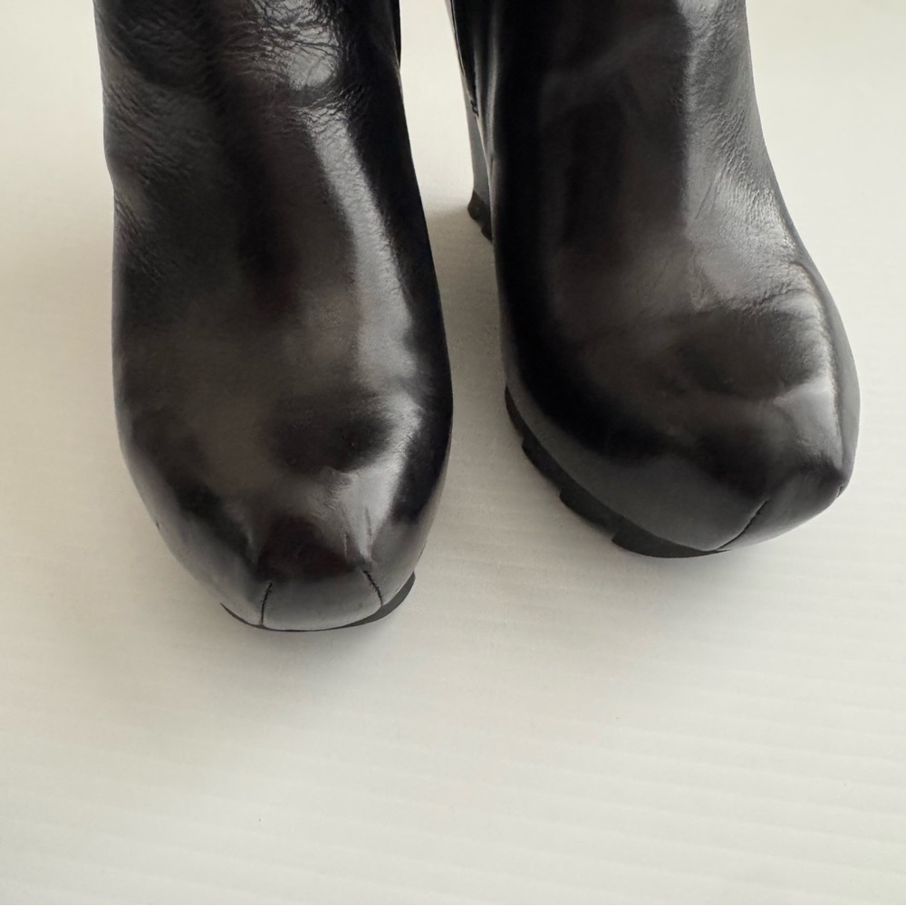 Camilla Skovgaard Saw Sole Black Leather Wedge
Ankle Booties Size 8 - Picture 8 of 12